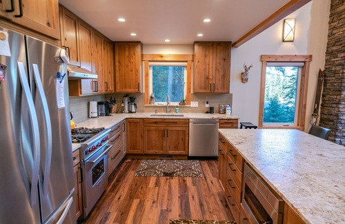 Wenatchee House | Mountain Retreat: Ideal Getaway for Skiing and Adventure