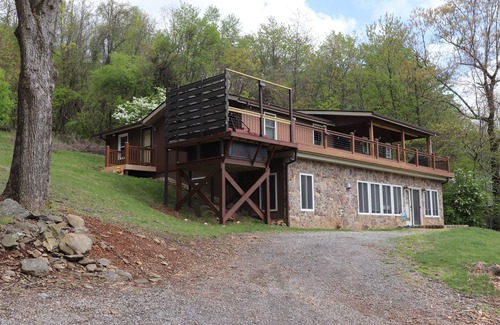 Stanley Cabin | Unforgettable Mountain Retreat with Hot Tub & Great Views