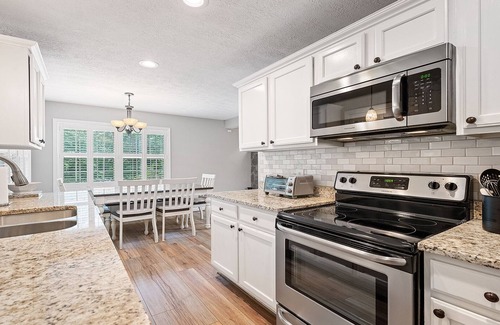 Waynesville House | Inviting Mountain Retreat in Waynesville with Breakfast