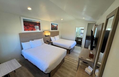 Hatch Cabin | Scenic Mountain Ridge Cabins: Ideal for Bryce & Zion Visits