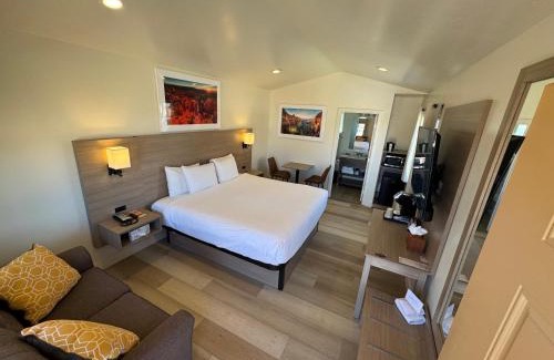 Hatch Cabin | Scenic Mountain Ridge Cabins: Ideal for Bryce & Zion Visits