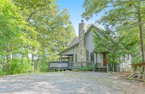 Mineral Bluff House | Inviting Mountain Rivers Lodge with Hot Tub & Child Friendly
