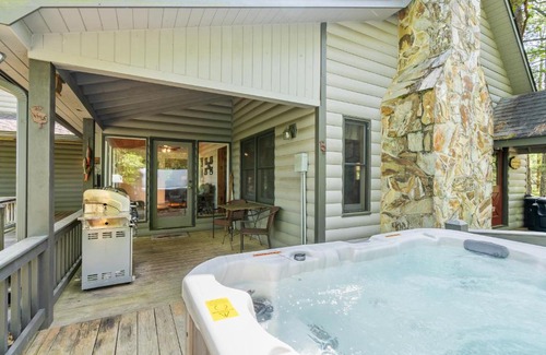 Mineral Bluff House | Inviting Mountain Rivers Lodge with Hot Tub & Child Friendly
