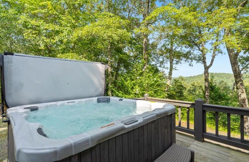 Mineral Bluff House | Inviting Mountain Rivers Lodge with Hot Tub & Child Friendly