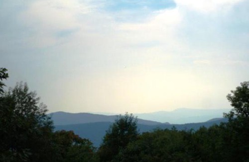 Stanley Apartment | Top-Rated Mountain Roots Lodging: Family & Pet Friendly