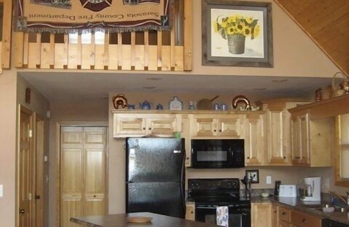 Murphy Ski Chalet | Serene Mountain Escape: Family-Friendly Amenities Await You