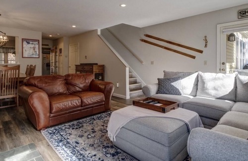 North Conway House | Scenic Family Condo in North Conway with Pool Access