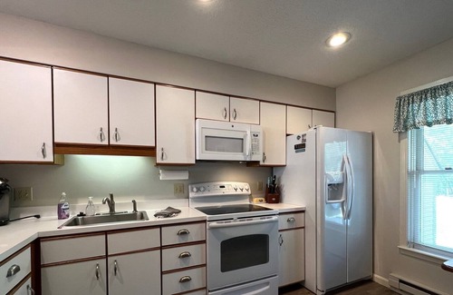 North Conway House | Scenic Family Condo in North Conway with Pool Access