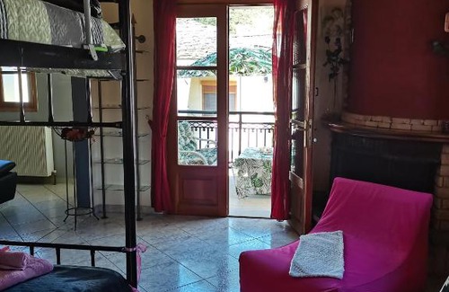 Panagia Apartment | Pet-Friendly Mountain Summer Houses with Scenic Views