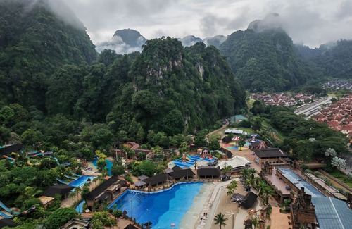 Ulu Kinta Apartment | Cozy Suite with Mountain & Theme Park Views - 10/10 Rating