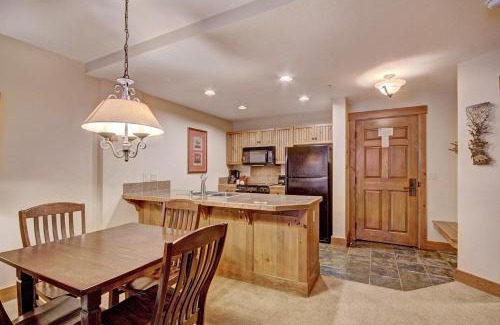 Breckenridge Apartment | Mountain Thunder M5106: Family-Friendly with Pool & Hot Tub