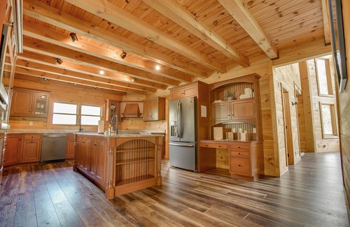 Stouchsburg Cabin | Mountain Top Cabin with Private Pool & Hot Tub - Rated 9.8