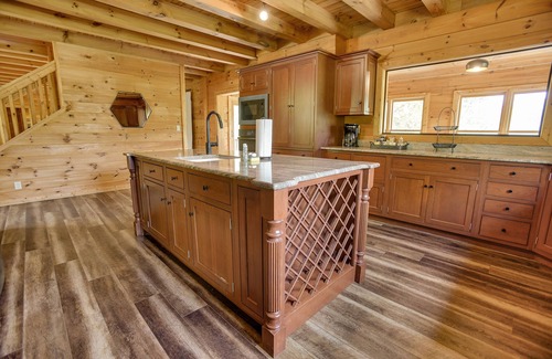 Stouchsburg Cabin | Mountain Top Cabin with Private Pool & Hot Tub - Rated 9.8