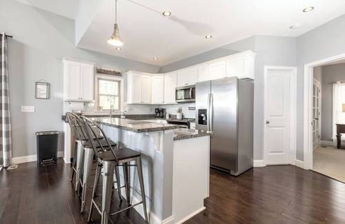 Vein Mountain House | Idyllic Blue Ridge Mountain Escape with Hot Tub & WiFi