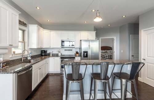 Vein Mountain House | Idyllic Blue Ridge Mountain Escape with Hot Tub & WiFi