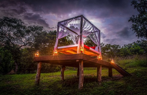 Balangoda Ski Chalet | Elevated Mountain Top Glamping: Star Beds & Bush Bathtubs