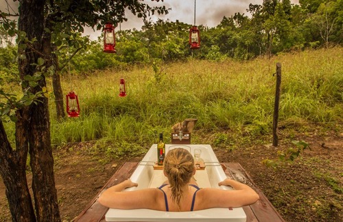 Balangoda Ski Chalet | Elevated Mountain Top Glamping: Star Beds & Bush Bathtubs