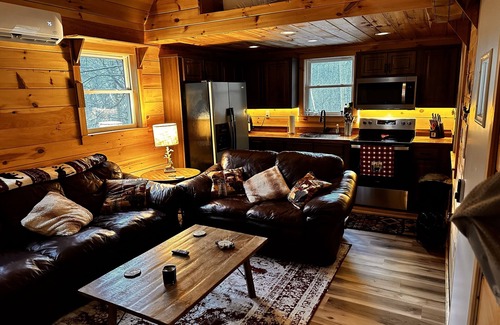 Jonesborough Cabin | Mountain Retreat: Secluded 1-Bedroom Cabin in E Tennessee