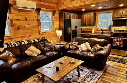 Jonesborough Cabin | Mountain Retreat: Secluded 1-Bedroom Cabin in E Tennessee