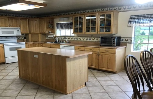 Young House | Inviting Mountain Getaway with Family-Friendly Amenities