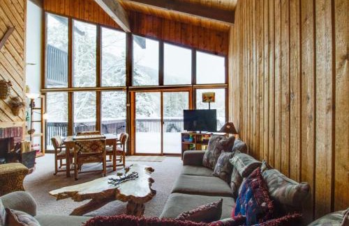 Mountain Valley House | Mountain Valley Hideaway - Child Friendly & Guest Rated 10/10