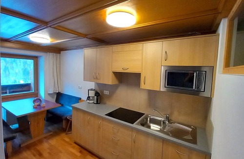Melago Apartment | Mountain View Apartment: Nature Retreat with Spa & Hot Tub