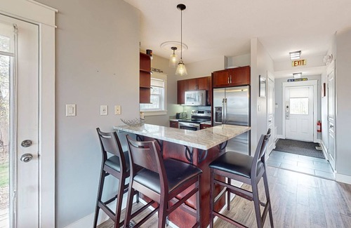 The Blue Mountains Condo | Cozy Mountain-View Condo with Fireplace & Great Amenities