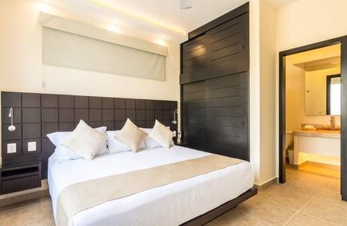 San Pedro Mixtepec Resort | Idyllic Mountain View 2 Bedroom Residence Near the Beach