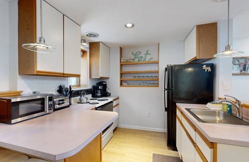 Thornton Condo | Mountain View Condo with Heated Pools and Game Room Access