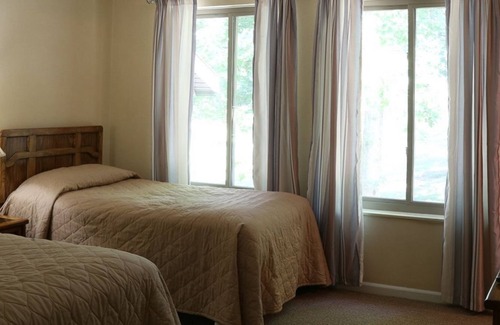 Cheat Lake House | Scenic Mountain View 2BR in Morgantown with Pool & Breakfast