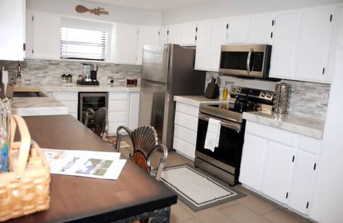 Englewood House | Pet-Friendly Mountain View Retreat with Modern Upgrades