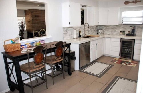 Englewood House | Pet-Friendly Mountain View Retreat with Modern Upgrades