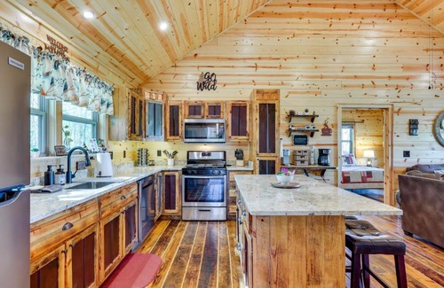 Murphy House | Cozy Murphy Cabin with Mountain Views & Family-Friendly Perks