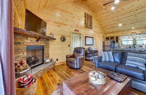 Murphy House | Cozy Murphy Cabin with Mountain Views & Family-Friendly Perks