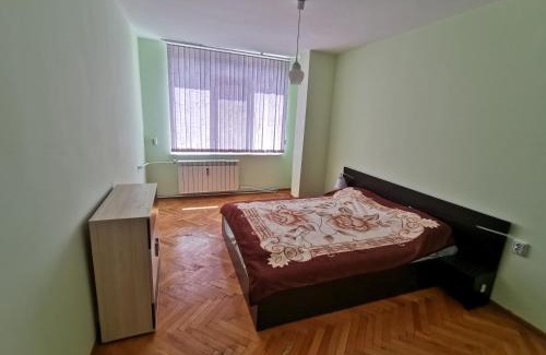 Vratsa Apartment | Scenic Mountain View Apartment - Family-Friendly Retreat