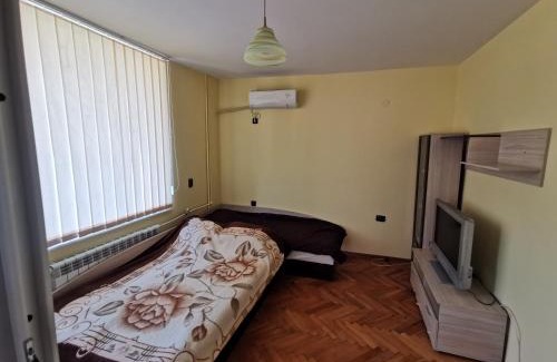 Vratsa Apartment | Scenic Mountain View Apartment - Family-Friendly Retreat