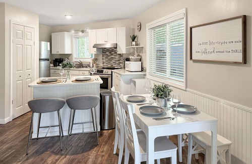 Maggie Valley Cottage | Pet-Friendly Retreat with Hot Tub and Arcade Games