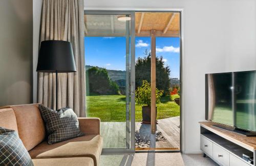 Albert Town House | Scenic Mountain View Retreat - Albert Town Holiday Unit