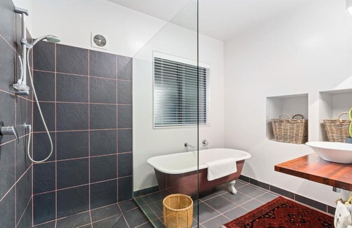 Albert Town House | Scenic Mountain View Retreat - Albert Town Holiday Unit