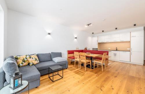 Groebming Apartment | Guest Rated 10/10: Mountain View with Oceanfront Bliss