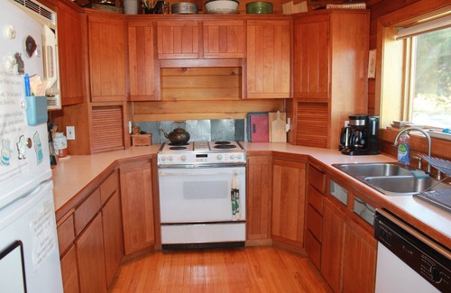 Glenwood Cabin | Scenic Mountain View Cabin near Wildlife Refuge and Spa