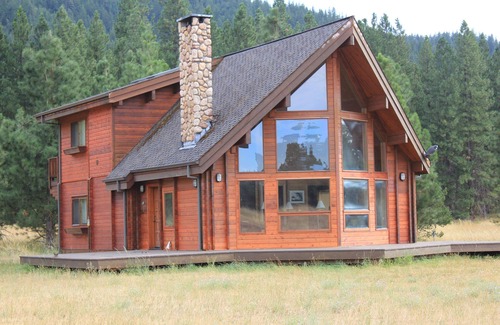 Glenwood Cabin | Scenic Mountain View Cabin near Wildlife Refuge and Spa
