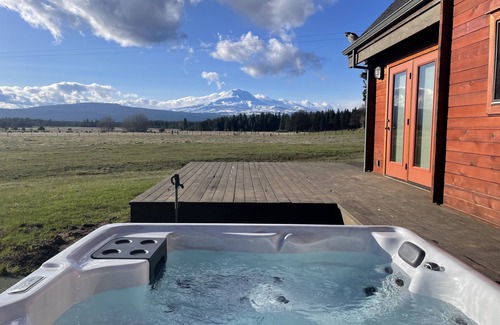 Glenwood Cabin | Scenic Mountain View Cabin near Wildlife Refuge and Spa