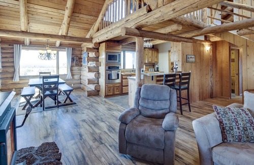 Terrebonne Cabin | Pet-Friendly Mountain View Cabin Oasis by Smith Rock