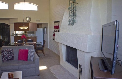 Arcadia Condo | Inviting Mountain View Camelback Resort 2BR Condo with Pool