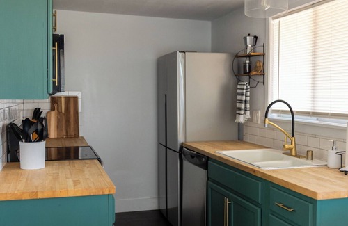 Sierra Vista House | Unforgettable Mountain View Casita - Rated 9.8, Family-Friendly