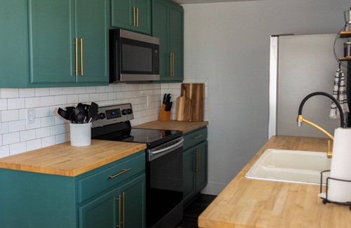 Sierra Vista House | Unforgettable Mountain View Casita - Rated 9.8, Family-Friendly