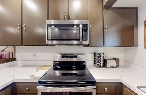 Lakeshore Condo | Scenic Mountain-View Condo with Pool, Hot Tub & Two Decks