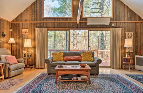 Conway House | Scenic Mountain-View Cabin near Conway Slopes for Families