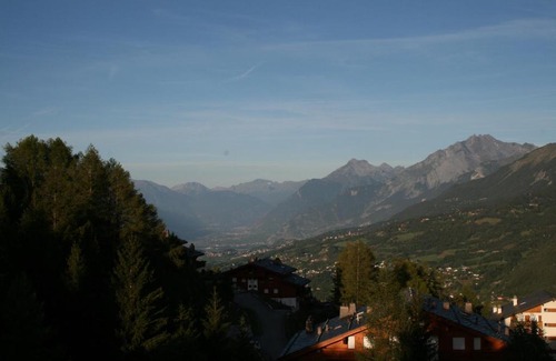 Lens Apartment | Cozy 1-Bedroom Apartment with Mountain Views in Crans-Montana